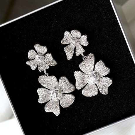 Double Flowerピアス