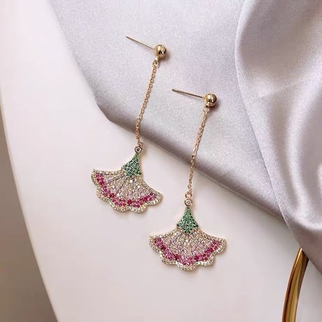 フラワーペタルピアス