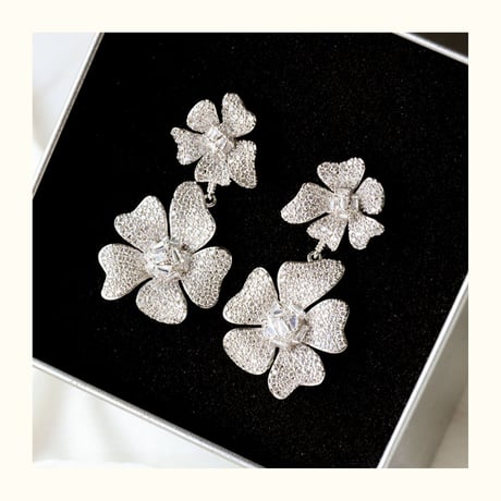 Double Flowerピアス