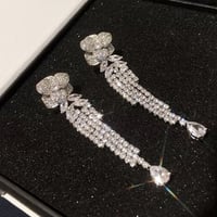 フラワービジュータッセルピアス