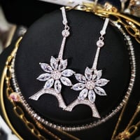 エッフェルフラワーピアス