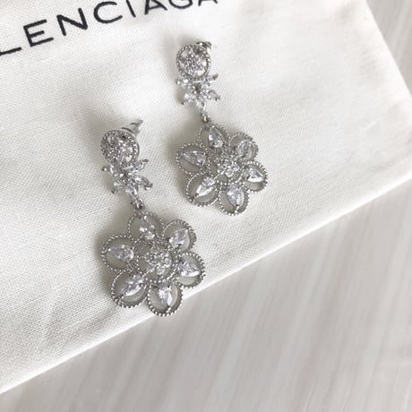 Flower thornピアス
