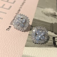 スクエアフラワーピアス