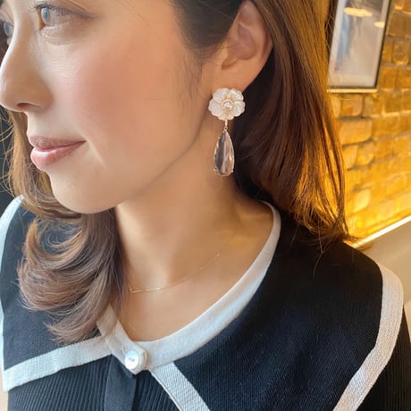 シェルフラワー×ドロップピアス