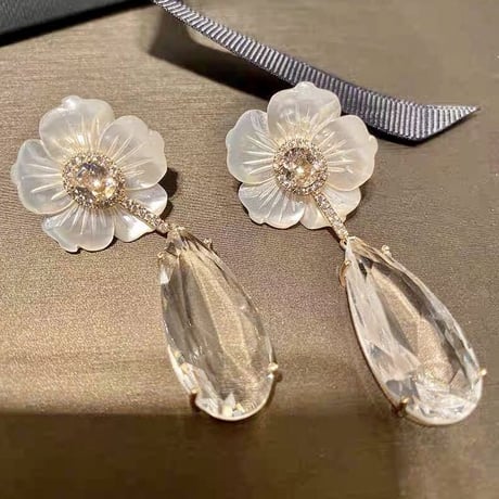 シェルフラワー×ドロップピアス