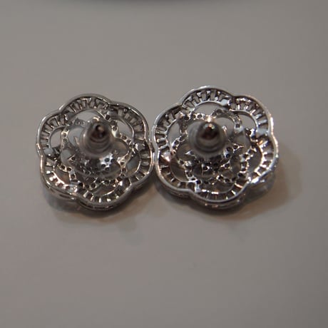 カメリアピアス