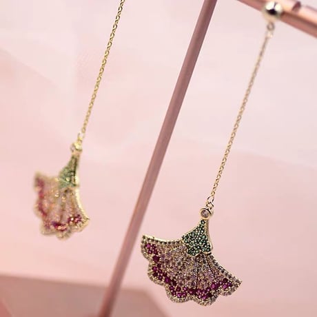 フラワーペタルピアス