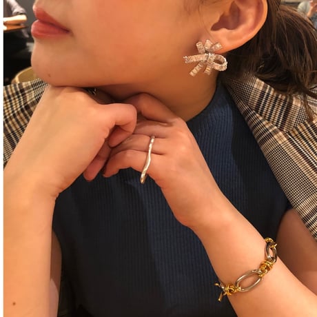 リボンピアス【M】