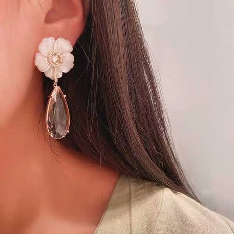 シェルフラワー×ドロップピアス