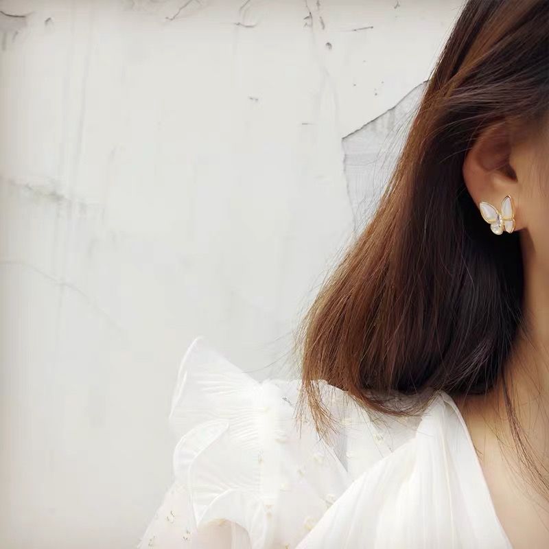 ブリジャール　シークレットバタフライピアス シェルバタフライピアス | The Lilac