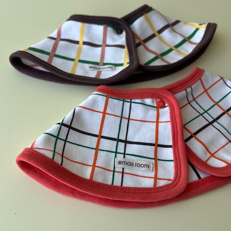 BROWN check  bib