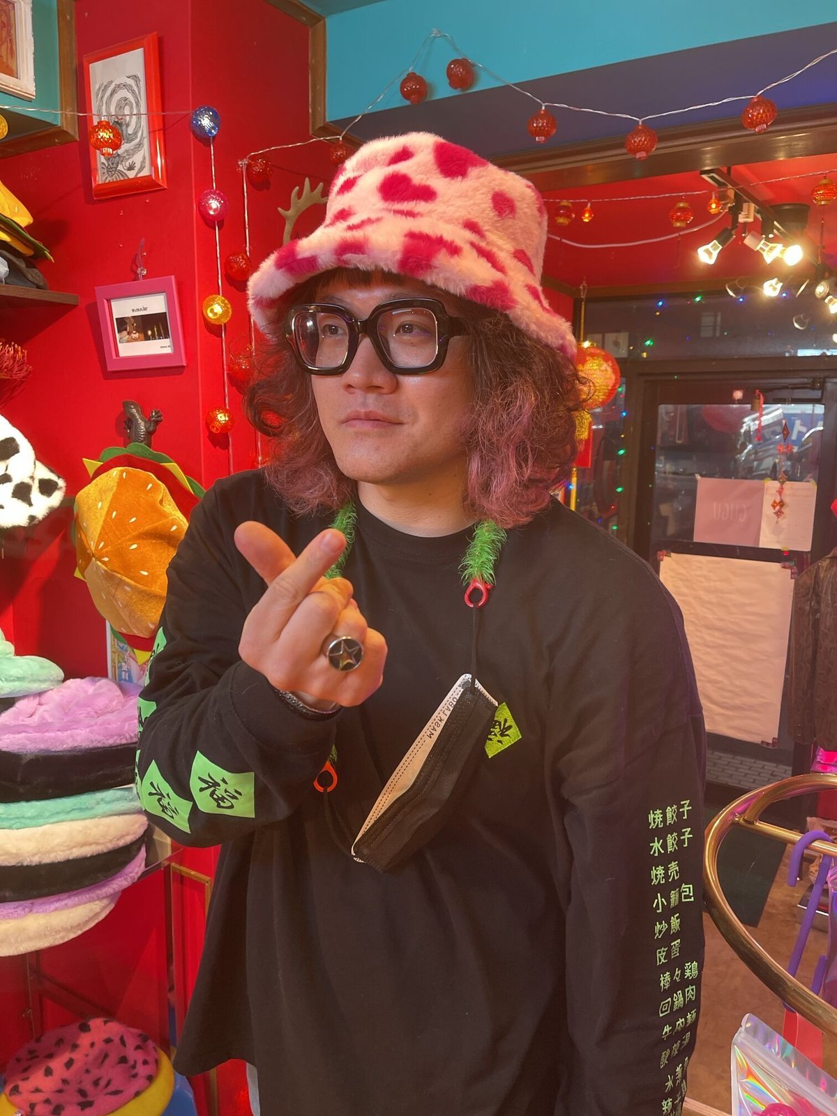 ^*^様 ファー風バケットハット ハート型装飾 fit=scale-down,w=1200