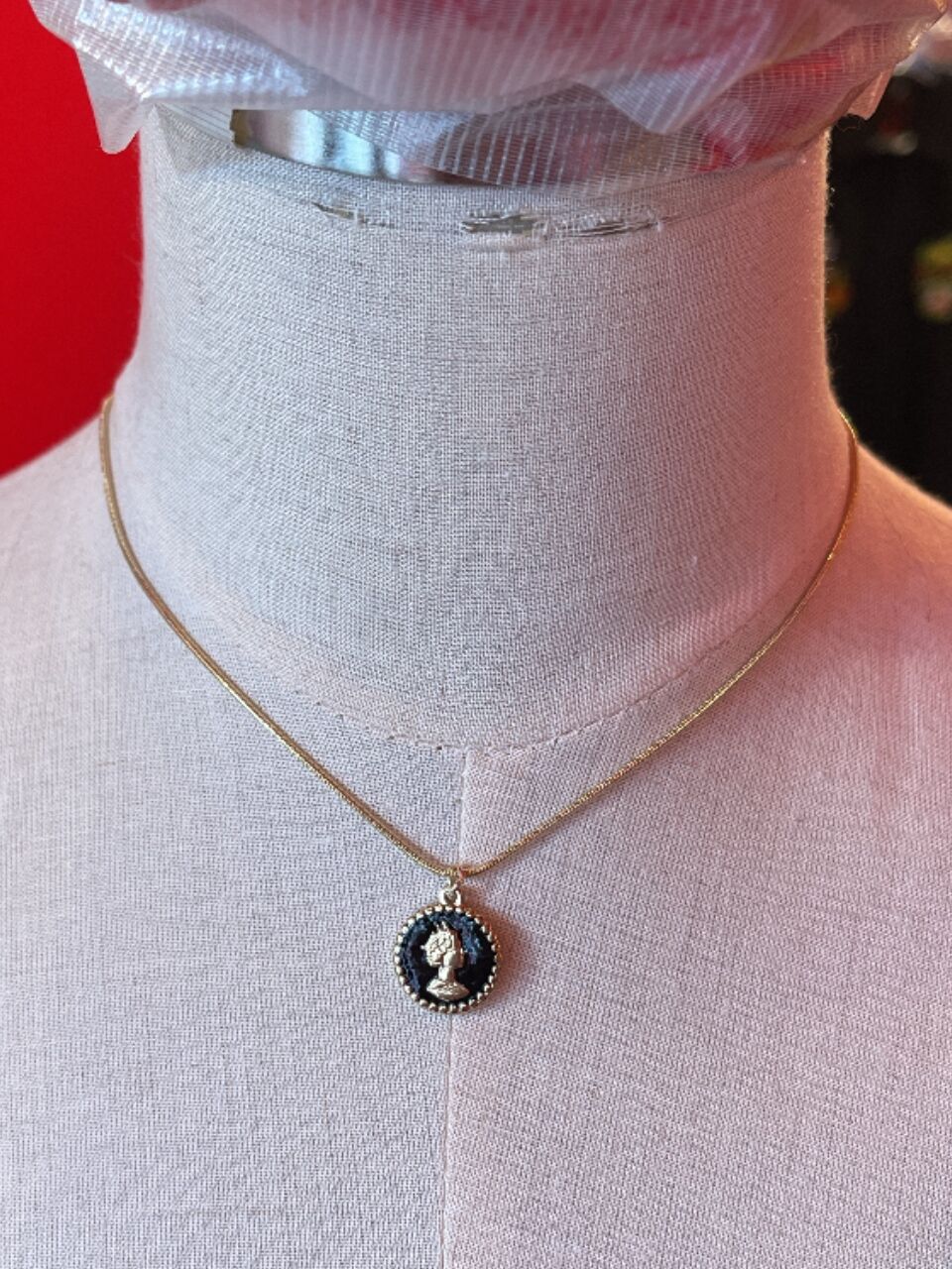 横顔シルエット コイン ネックレス | GUGU