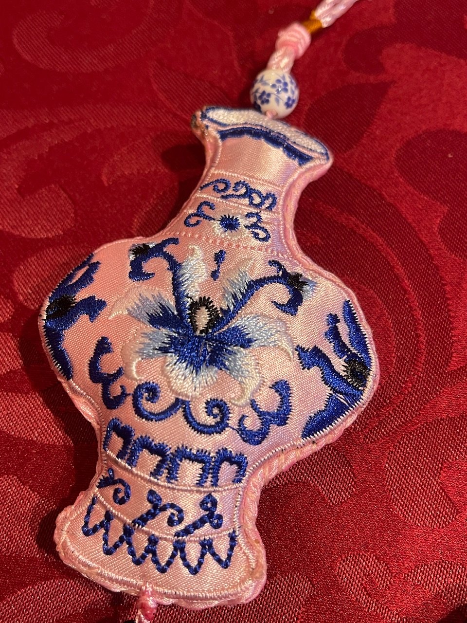 景徳鎮 花瓶 置物 装飾品 景徳鎮 花瓶 刺繍飾り キーホルダー【チャイナフェア】 | GUGU