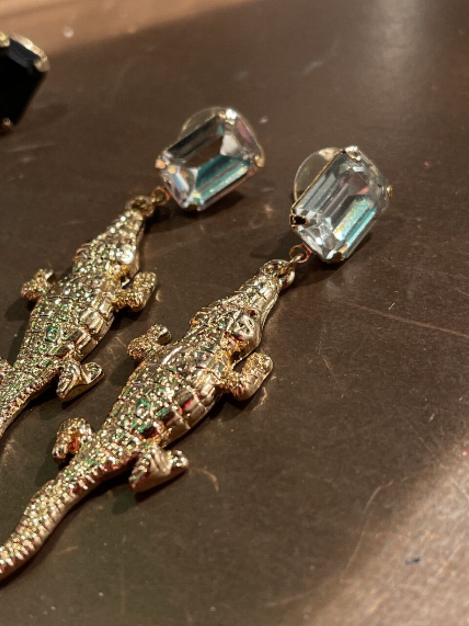 クリスタル ワニ ピアス | GUGU