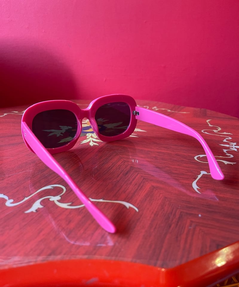 バービーピンク スクエアフレーム サングラス | GUGU 