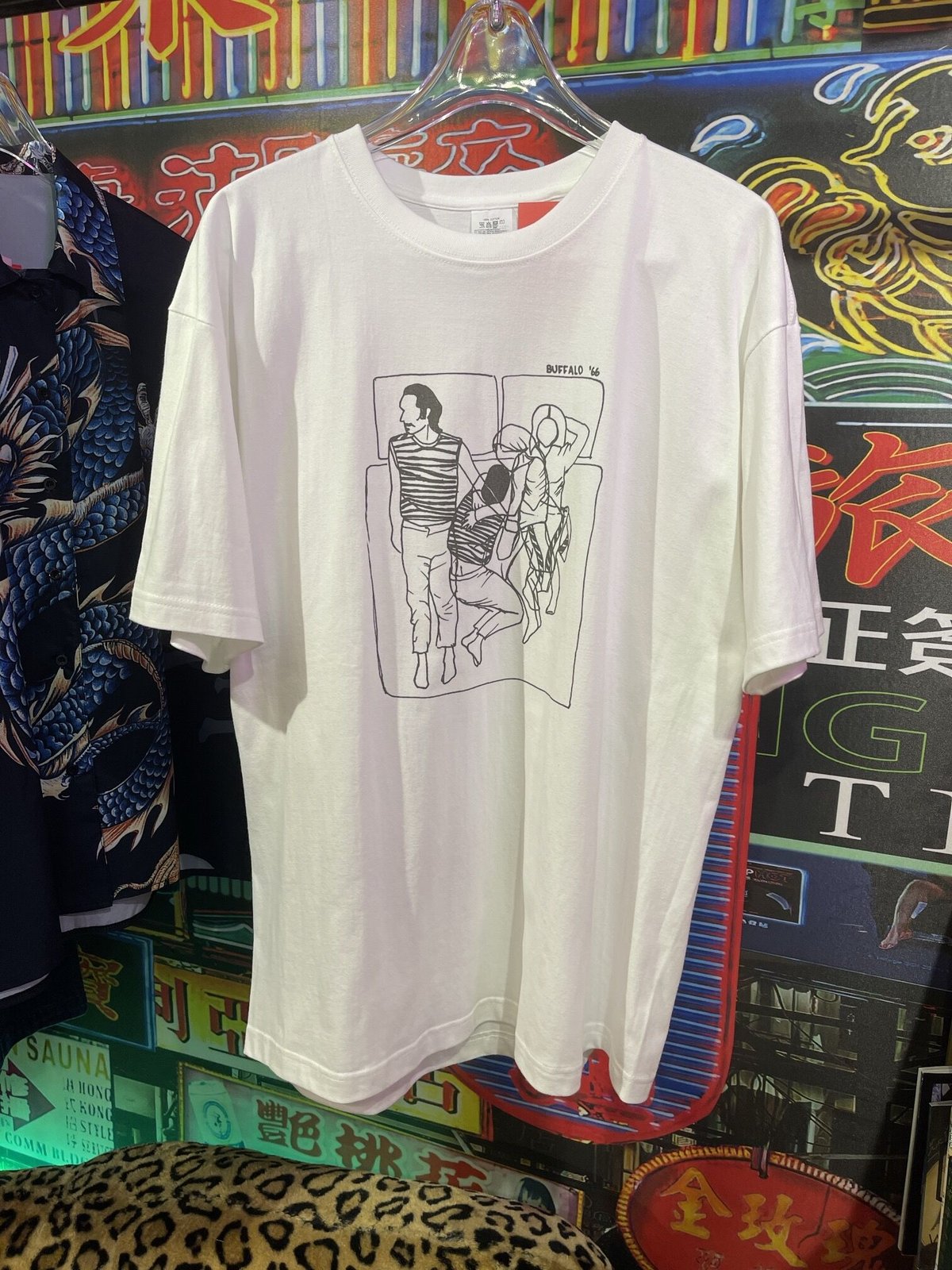 バッファロー66 イラストプリント Tシャツ 【曲Tシャツ展】 | GUGU