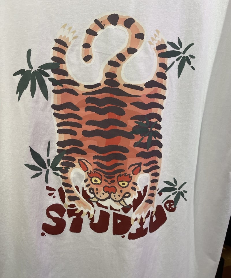 チベタンタイガー プリント Tシャツ【曲Tシャツ展】 | GUGU
