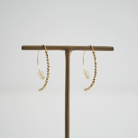 継続販売品 / MIZUKI / 14KYGスモールバナナフープピアス / 2406-2012
