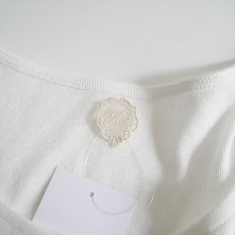 継続販売品 / 未使用 / REI THE LACES CHAMBER / Cベルギーリネン lacyTシャツ / 9067 / 2506-0935