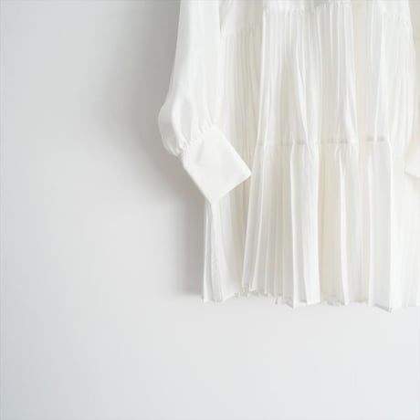 2023 / 1er Arrondissement / プリーツブラウス / B1033AFB017 / 2411-1495