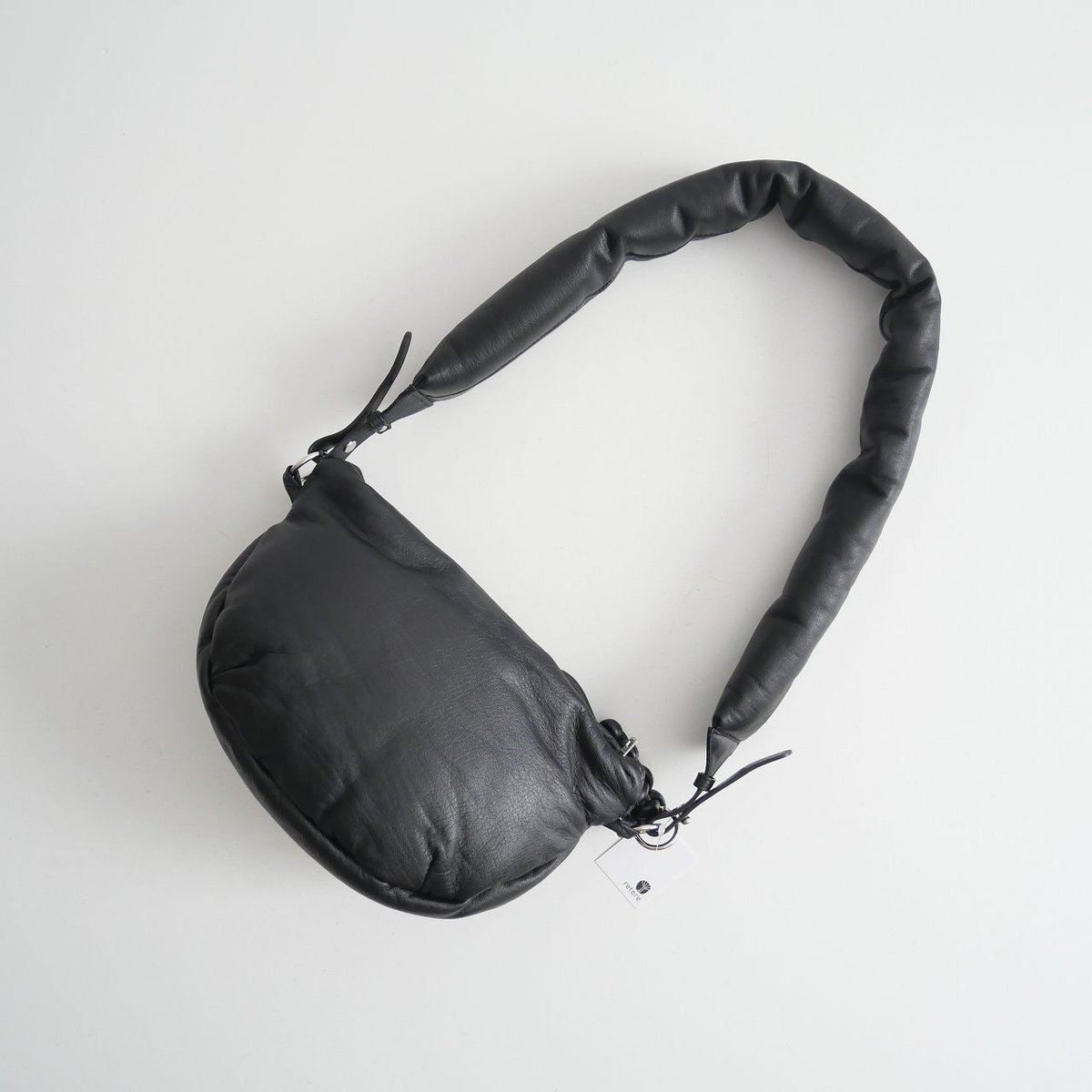 beautiful people / bean flap bag in soft cowhid