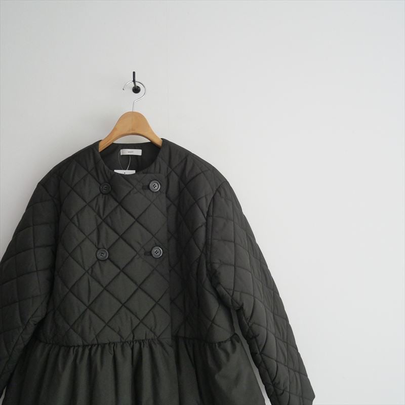 〇2023AW・人気完売品 / yori / ヘムフリルキルトショートコート