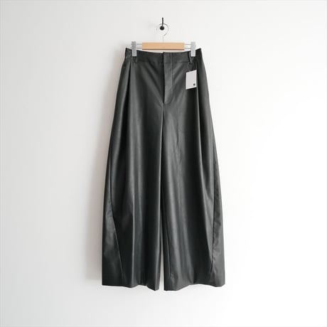 2025AW今季・人気完売品 / 未使用 / Curensology / ヴィンテージフェイクレザーパンツ / 576222 / 2512-0144