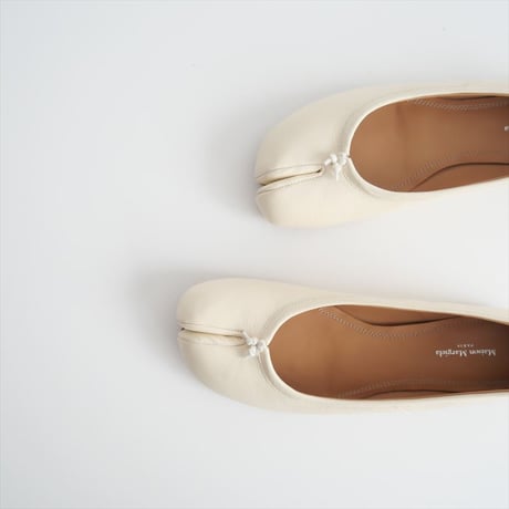 継続販売品 / Maison Margiela / 「タビ」バレリーナ / S58WZ0042P3753T1003 / 2404-0359