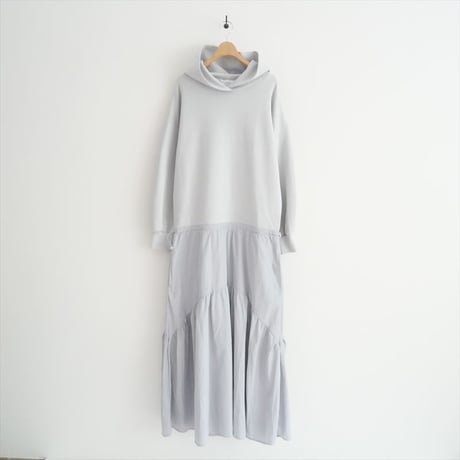 2024 / emmi atelier / フーディードッキングワンピース / 13WFO241003 / 2405-0678