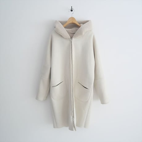 2022AW / Lou Andrea / Mouton Fake Hood Coat / 22020570100730 / 2409-0119