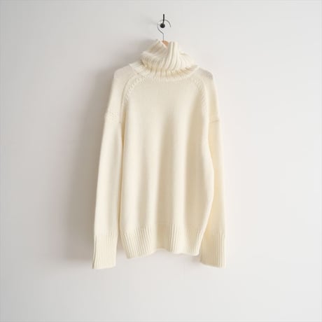 2023AW / GALERIE VIE / ファインウーステッド タートルネックプルオーバー / 23023402308 / 2401-0085