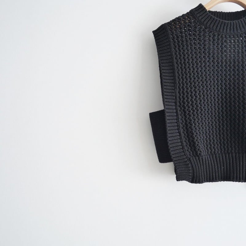 hyke CROCHETED CROPPED SWEATER TOP  ベスト