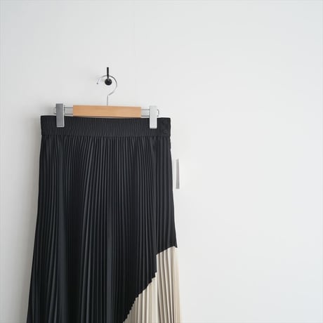 2024AW・人気完売品 / HYKE / TAFFETA PLEATED PANELED SKIRT / 14151 / 2501-0613