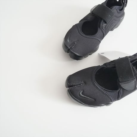 2022 / NIKE / NIKE WMNS AIR RIFT BLACK/OFF NOIR-BLACK- / DZ4182-010 / 2402-0151