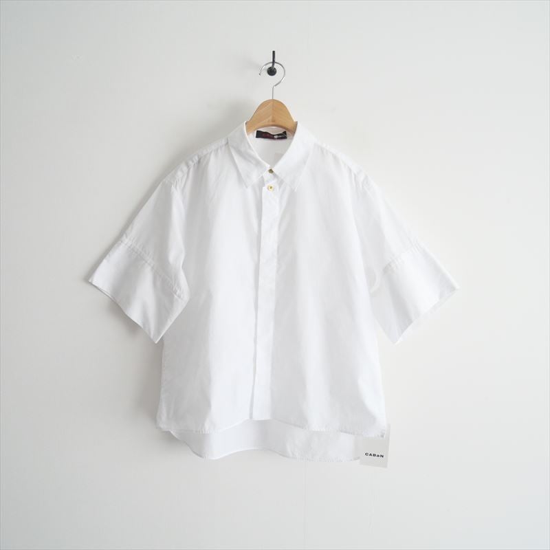 CABaN コットンタイプライター 半袖シャツ ホワイト トゥモローランド コットンタイプライター クロップドシャツ｜トゥモローランド