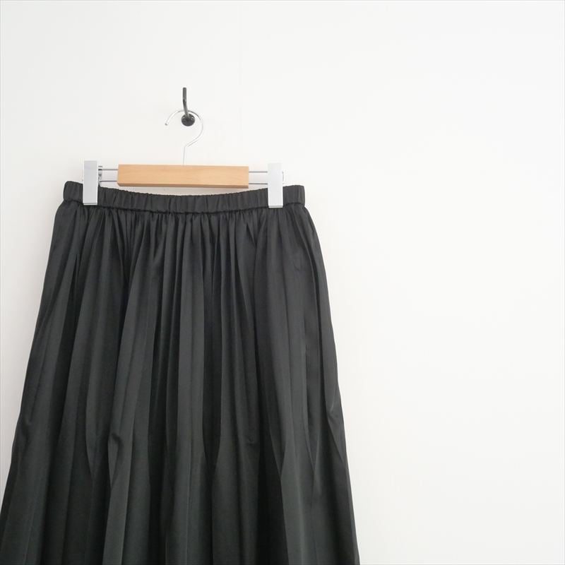 未使新品　今季新製品　ENFÖLD PANEL SKIRT グレー 2025AW今季新作 / 未使用 / ENFOLD / SQUARE-PLEATS SKIRT