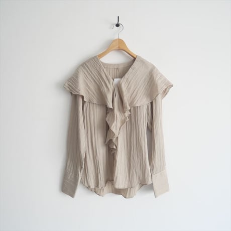 2024 / SALON adam et rope / ビンテージライクラッフルカラーブラウス / SHH34310 / 2412-2032