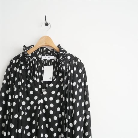 L’UNE / Pleated Frill Blouse Compact Big Dots / 2502-0702