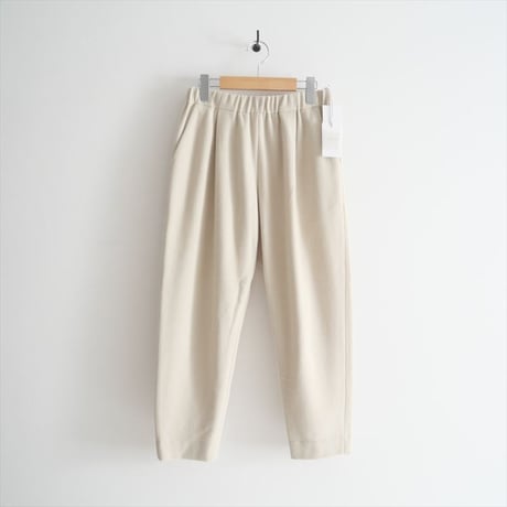 2023AW / evam eva / wool tuck pant / E233T183 / 2408-0405