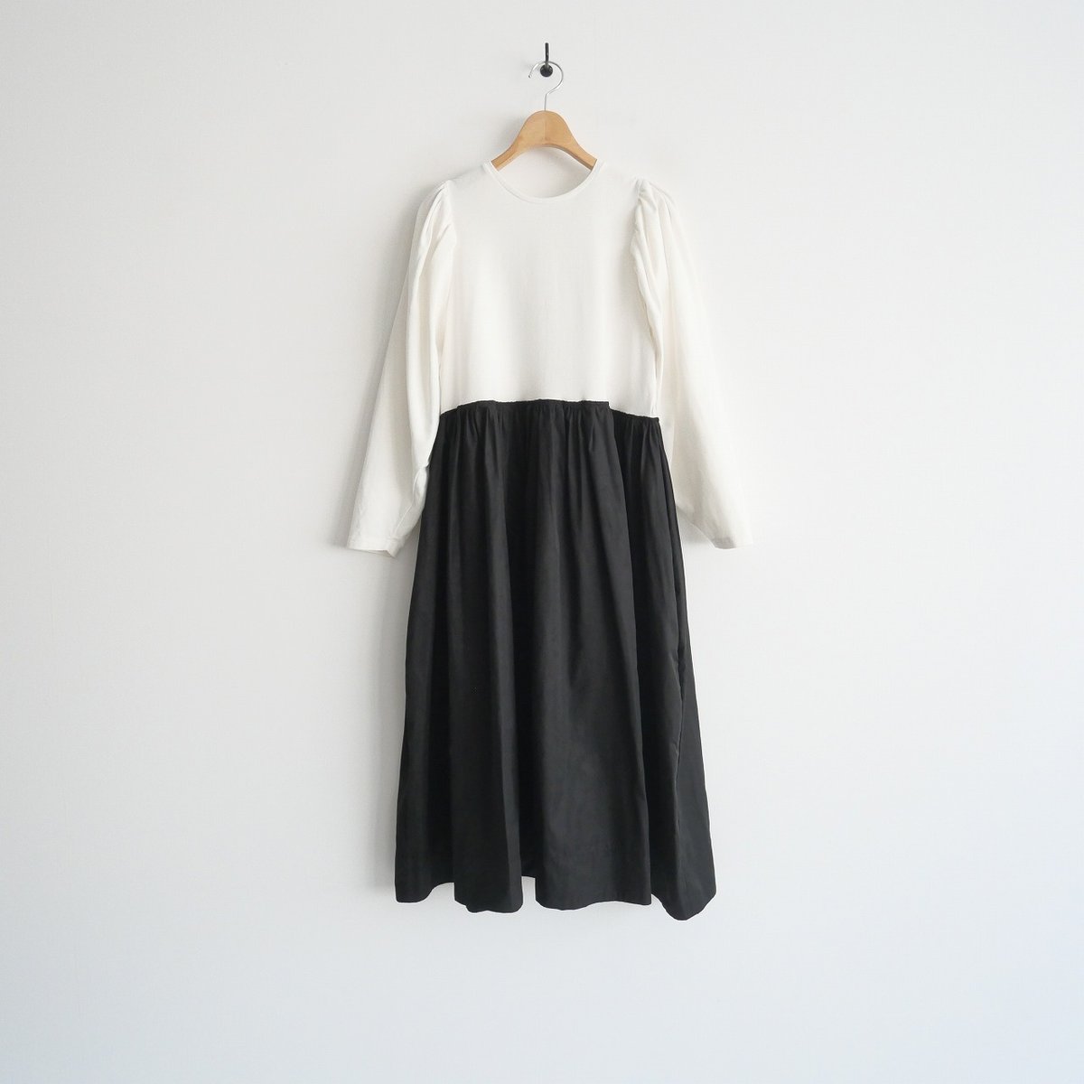 2023 / UNMINOU / バックリボンバルーンスリーブワンピース / 2310-069 