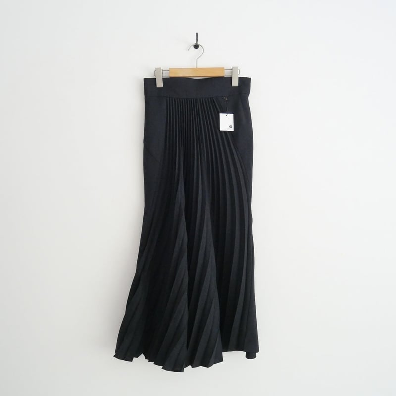 2021 / Mame Kurogouchi / Curved Pleated Skirt /