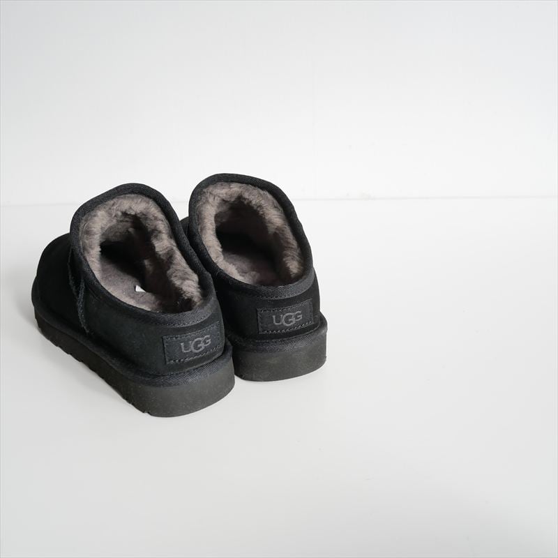 新品試着のみFRAMeWORK購入UGGCLASSIC SLIPPER 黒22 継続販売品・人気完売色 / 未使用 / FRAMeWORK購入品 / UGG / CLASSI