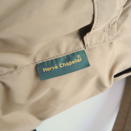 継続販売品 / Herve Chapelier / 978N (ナイロンデイパックMLサイズ）カーキベージュ / 2503-0857