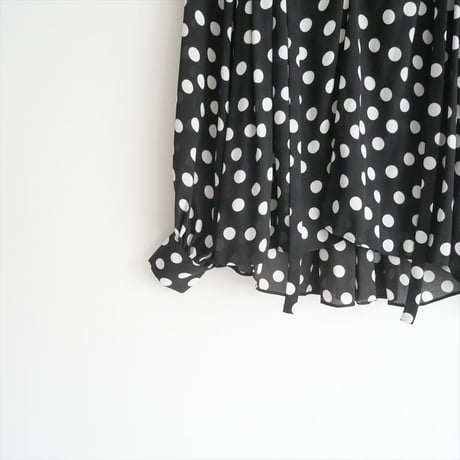 L’UNE / Pleated Frill Blouse Compact Big Dots / 2502-0702