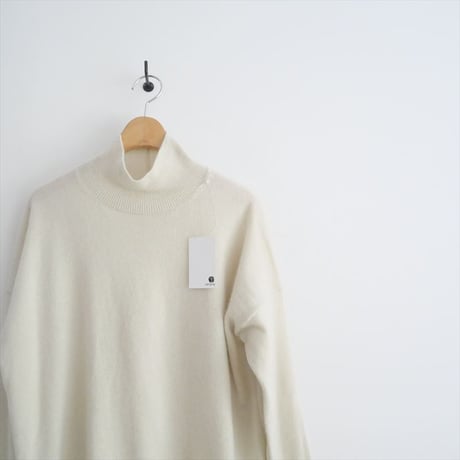 2024AW / evam eva / cashmere turtleneck / E243K129 / 2508-2090