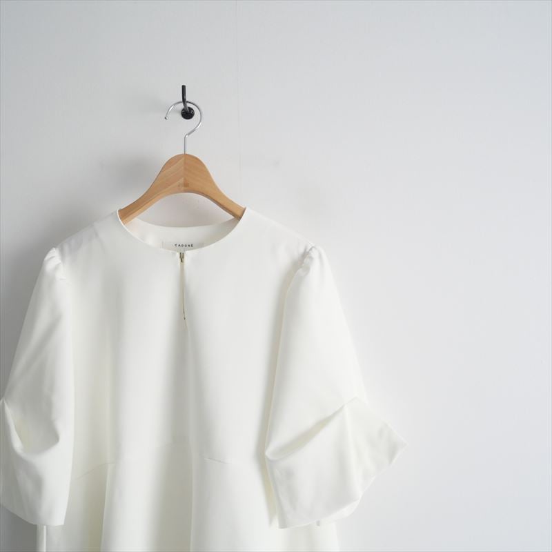 2023 / CADUNE / 5分袖裾フレアブラウス / 73119341 / 2308-1