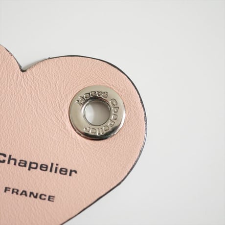 継続販売品 / Herve Chapelier / 122L レザーチャーム ハートドラジェ / 122L / 2509-1052