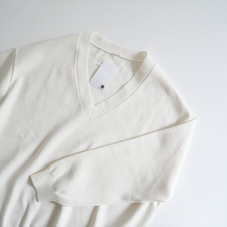 2021AW / 未使用 / DEUXIEME CLASSE / Heartrich Vネックプルオーバー / 21080500404030 / 2402-0668