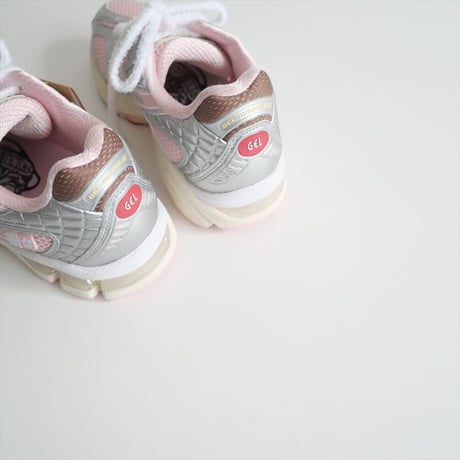 〇2025・人気完売品 / 未使用 / VANDY THE PINK 、atmosコラボモデル / asics / GEL-NIMBUS 10.1 / 1203A865-702 / 2510-0872